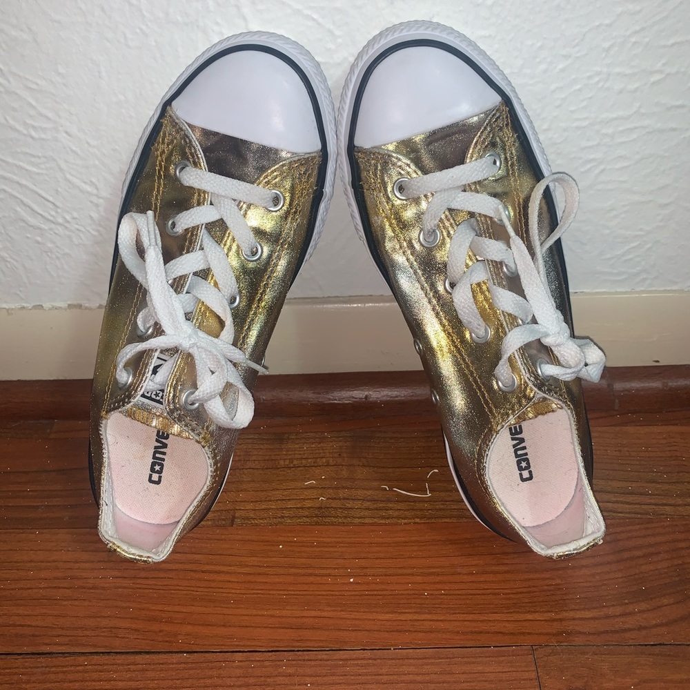 NWOT super cute gold and silver chrome converse